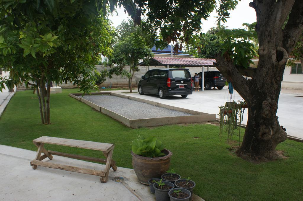 Sumali Villa Sing Buri Exteriör bild